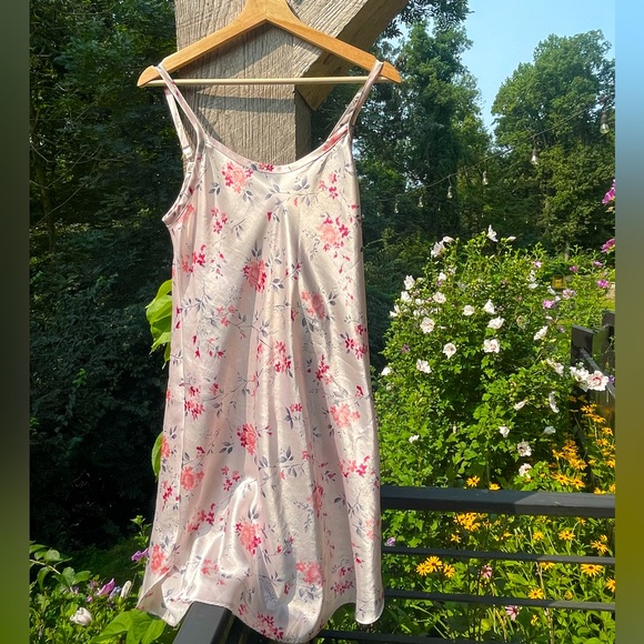 Gilligan & O'Malley Other - Satin Floral Nightgown